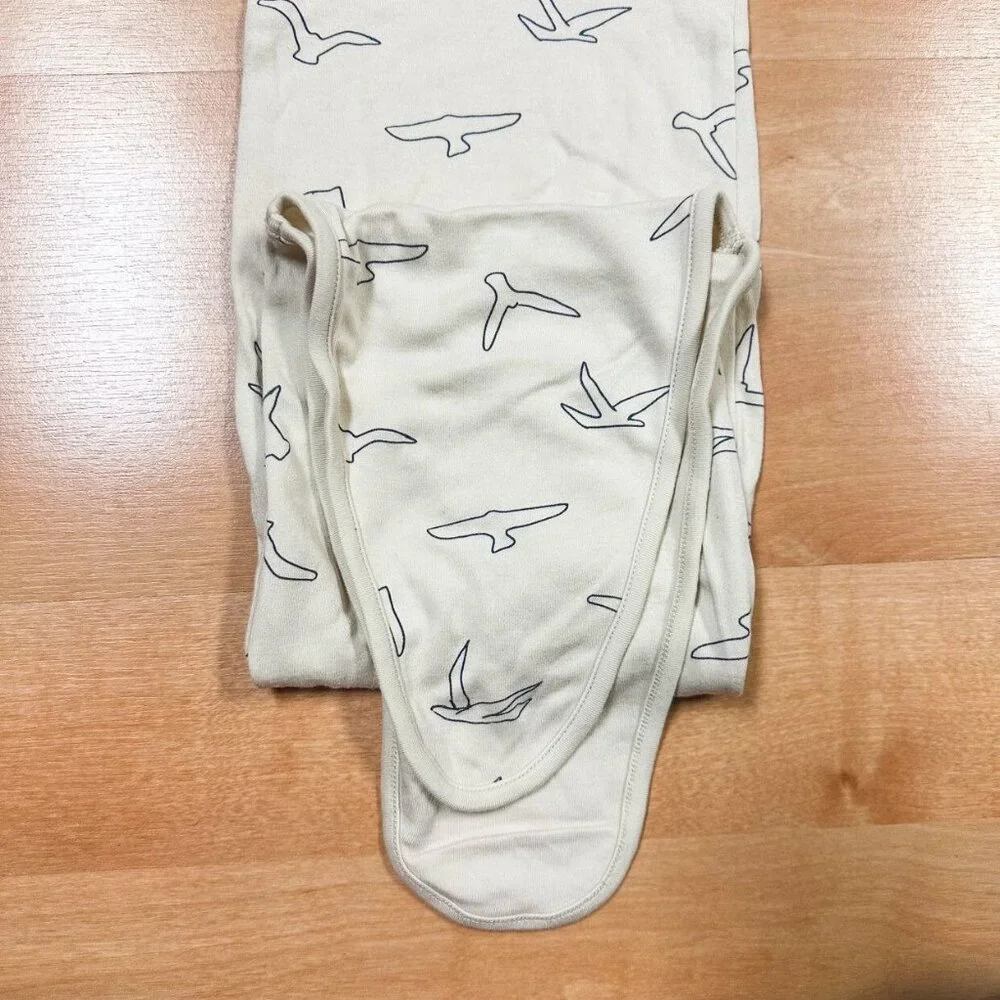 Goumi Unisex Cream Gray Seagull Print Going Home Knotted Gown & Hat Set 0-3M